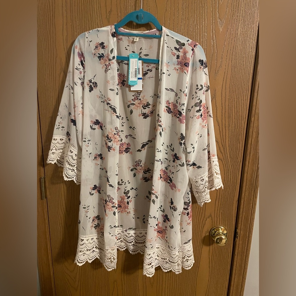 NWT Mason & Belle Floral Lace Trim Kimono - White with Pink Flowers